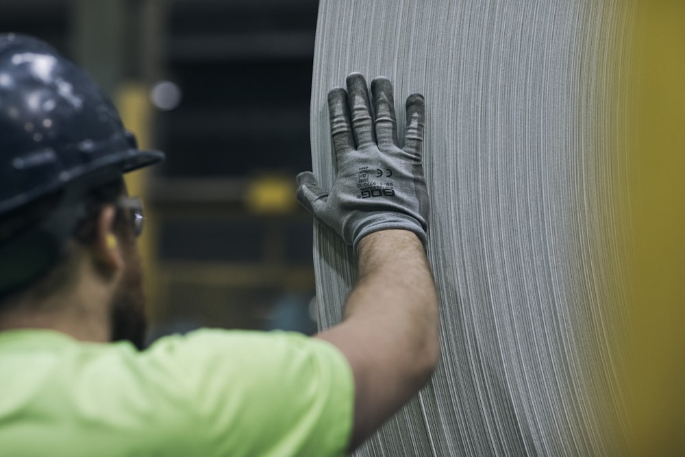Technicien en EPI lors d'une mission de management de transition industriel
